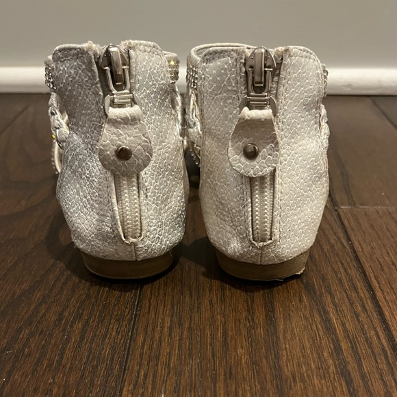 Girls Gladiator Sandals - Size 12 - Picture 3 of 3